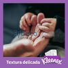 Pa&ntilde;uelos-Faciales-Kleenex-Dermoseda-105-G-Paquete-imagen-4